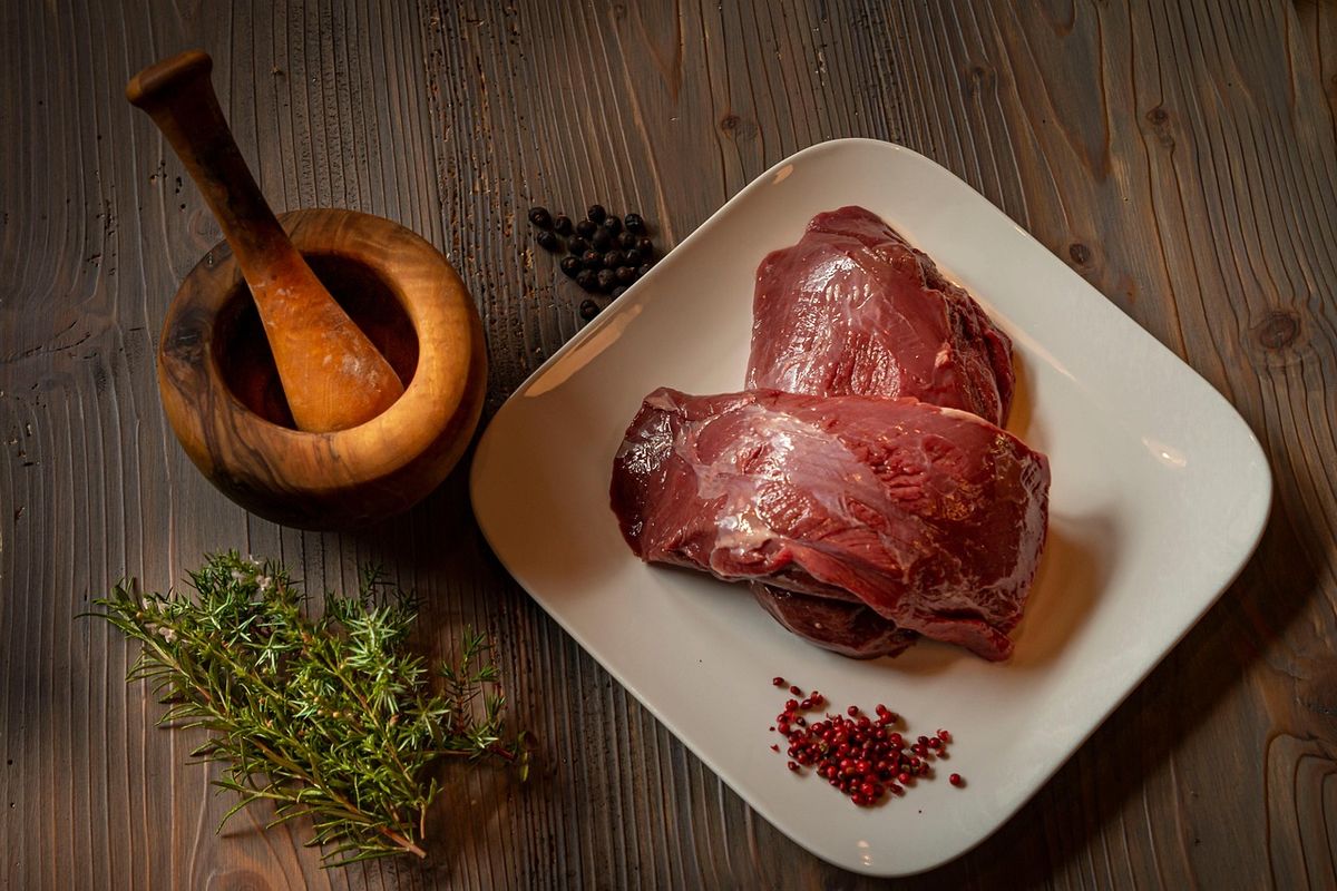 Wie bereite ich Wildfleisch richtig zu ohne wilden Geschmack?